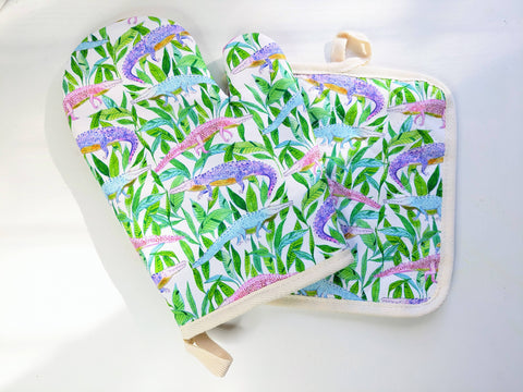 Pastel Alligators Oven Mitt & Pot Holder Set