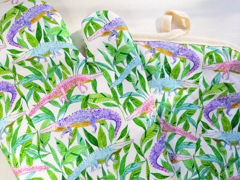 Pastel Alligators Oven Mitt & Pot Holder Set