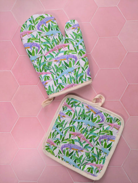 Pastel Alligators Oven Mitt & Pot Holder Set