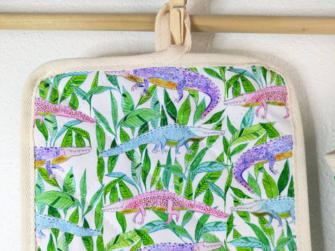 Pastel Alligators Oven Mitt & Pot Holder Set