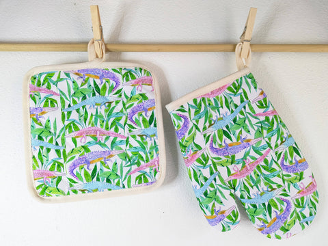 Pastel Alligators Oven Mitt & Pot Holder Set