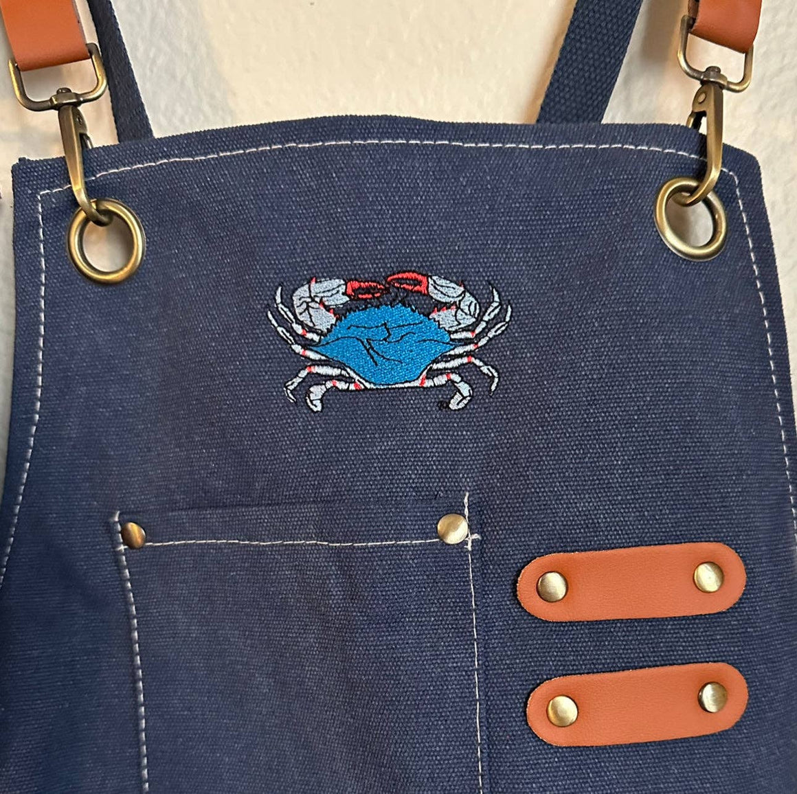 Canvas Apron with Embroidered Designs: Blue Crab