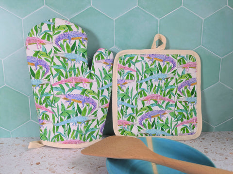 Pastel Alligators Oven Mitt & Pot Holder Set
