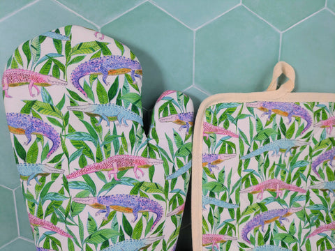 Pastel Alligators Oven Mitt & Pot Holder Set